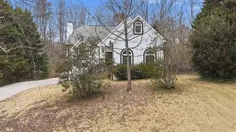 5763 Emerald Oaks Ln, Acworth, GA 30102