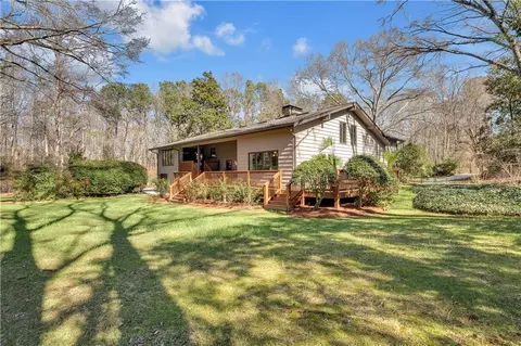 Exterior - 4456 Ridgegate Dr, Peachtree Corners, GA 30097 photo 7 of 10