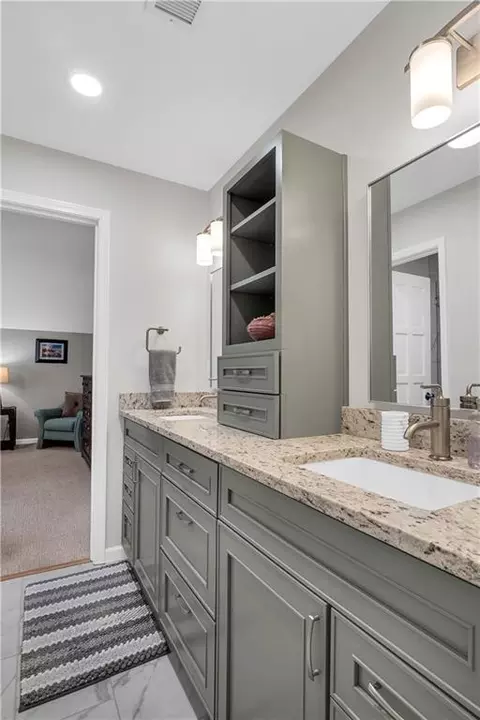 Bath - 4456 Ridgegate Dr, Peachtree Corners, GA 30097 photo 2 of 5