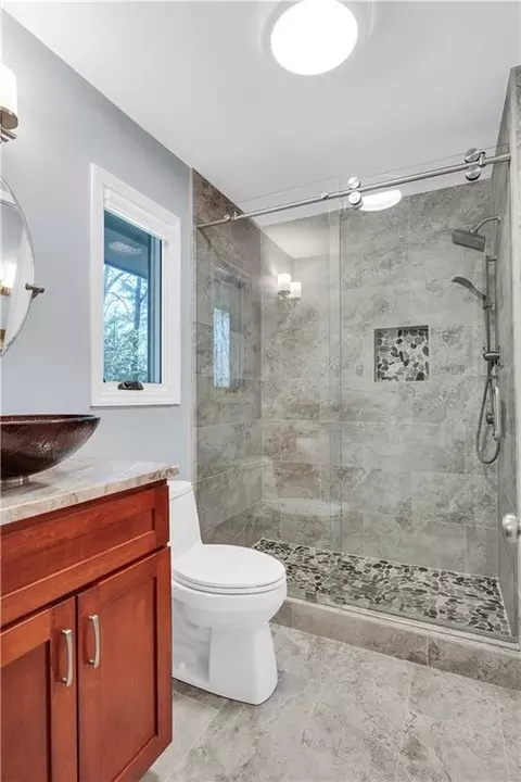 Bath - 4456 Ridgegate Dr, Peachtree Corners, GA 30097 photo 4 of 5