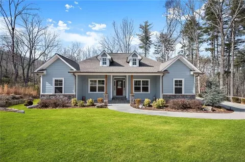 562 Yonah Lake Dr, Sautee Nacoochee, GA 30571