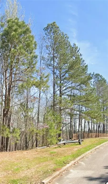 205 Long Cove Dr, Lagrange, GA 30240 photo 2