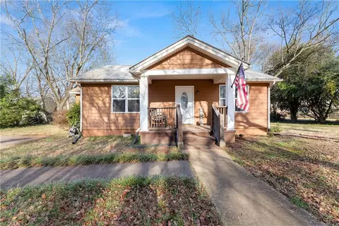151 Clay St, Maysville, GA 30558