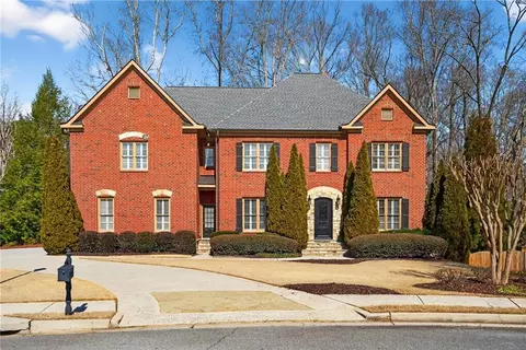 145 Shoal Creek Dr, Roswell, GA 30075