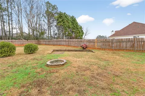 Exterior - 100 Arlington Dr, Covington, GA 30016 photo 7 of 9