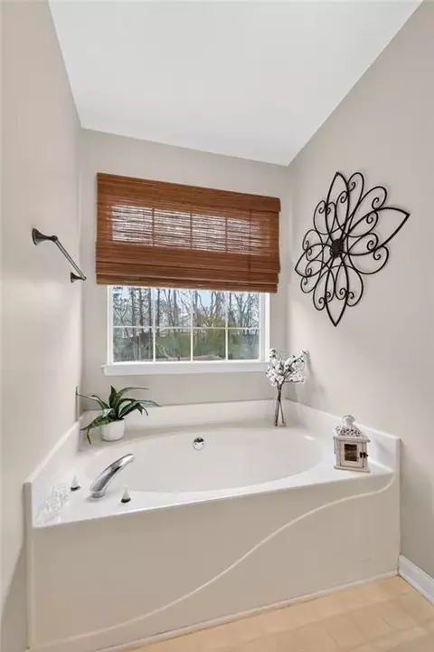 Bath - 100 Arlington Dr, Covington, GA 30016 photo 3 of 6