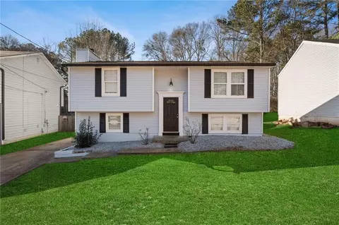5268 Kinsdale Ln, Stone Mountain, GA 30088