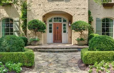 1005 Heards Ferry Rd, Sandy Springs, GA 30328