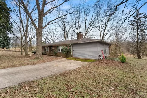 8063 Mud Creek Rd, Alto, GA 30510