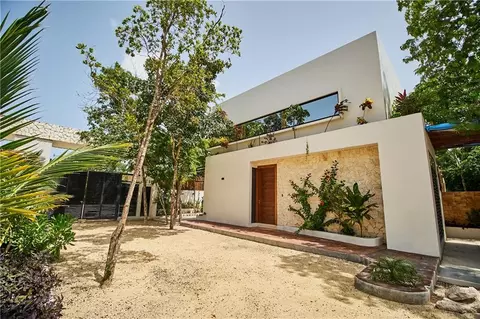 28 La Selva, Out Of Country, TX 77760