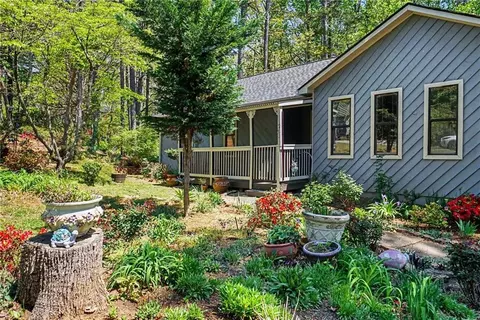 5088 Ravenwood Dr NW, Marietta, GA 30066