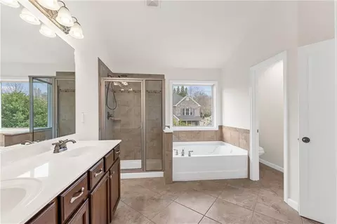 Bath - 3476 Flycatcher Way, Duluth, GA 30097 photo 3 of 7