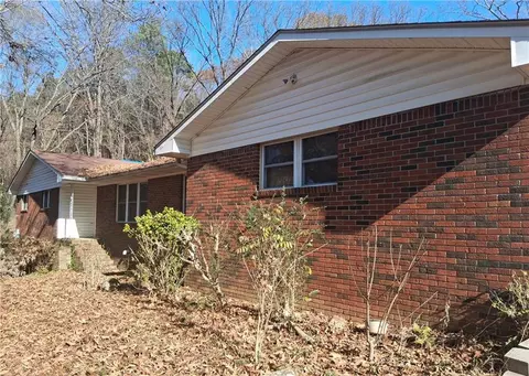 733 Chateau Dr, Silver Creek, GA 30173