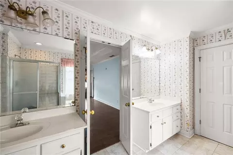Bath - 2755 Pine St, Duluth, GA 30096 photo 3 of 7