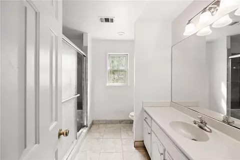 Bath - 2755 Pine St, Duluth, GA 30096 photo 7 of 7