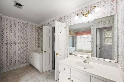 Bath - 2755 Pine St, Duluth, GA 30096 photo 5 of 7