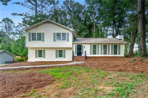 1586 Lucelle Ave, Stone Mountain, GA 30087