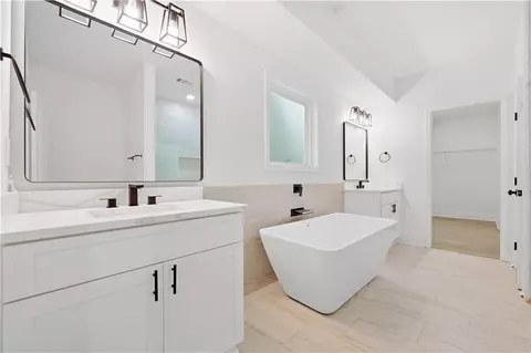 Bath - 1444 Red Cedar Rd, Commerce, GA 30530 photo 1 of 4