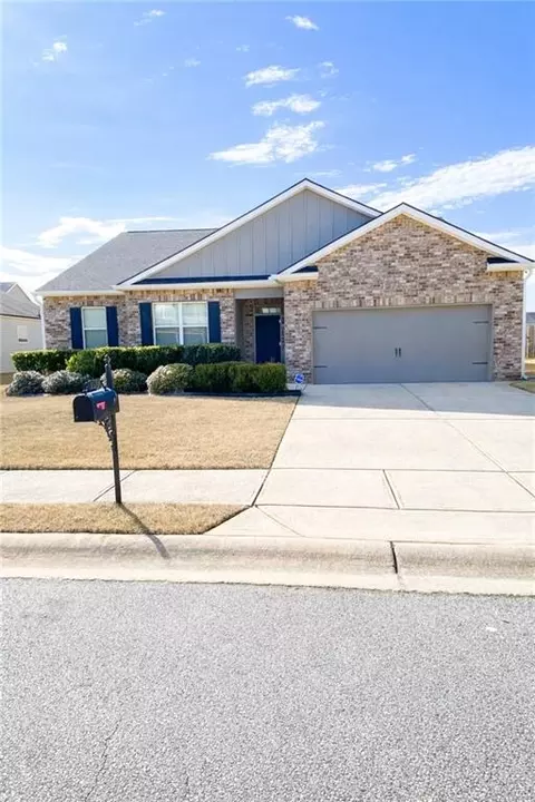 2108 Sawgrass Dr, Hampton, GA 30228