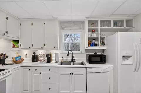 Kitchen - 44 E Johnson St, Temple, GA 30179 photo 2 of 3