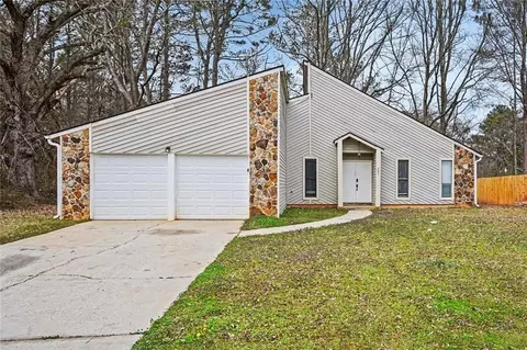 295 River Chase Dr, Jonesboro, GA 30238