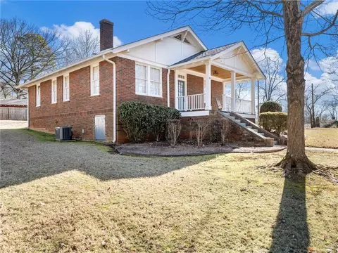 19 Fourth St, Gainesville, GA 30504