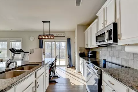Kitchen - 3675 Morgan Rd, Buford, GA 30519 photo 4 of 7