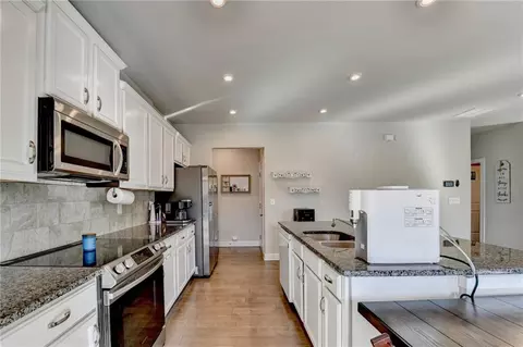 Kitchen - 3675 Morgan Rd, Buford, GA 30519 photo 6 of 7