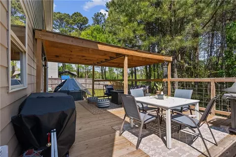 Exterior - 405 Crowley Dr, Calhoun, GA 30701 photo 4 of 5