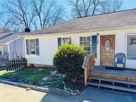 328 Roosevelt Cir NE, Marietta, GA 30060
