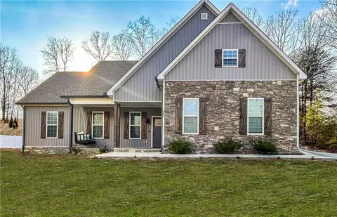 117 Savannah St SE, Calhoun, GA 30701