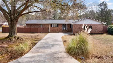 305 Greenview Ct, Cedartown, GA 30125