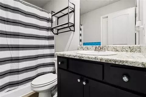Bath - 411 Toronto Cir, Hampton, GA 30228 photo 1 of 2