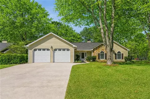 3502 Three Oaks Ct, Powder Springs, GA 30127