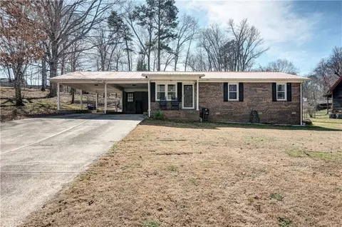 320 Chiefvan Ter NE, Calhoun, GA 30701
