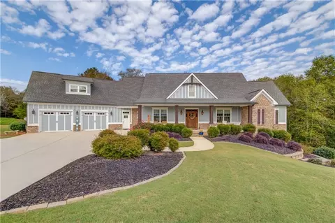 617 Skyland Dr, Hoschton, GA 30548