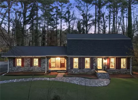 2037 Stoneleigh Dr, Stone Mountain, GA 30087
