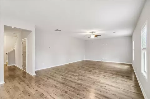Living - 91 Richmond Dr, Lagrange, GA 30240 photo 3 of 4