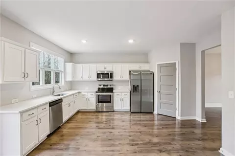 Kitchen - 91 Richmond Dr, Lagrange, GA 30240 photo 2 of 3