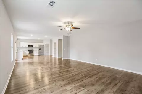 Living - 91 Richmond Dr, Lagrange, GA 30240 photo 4 of 4