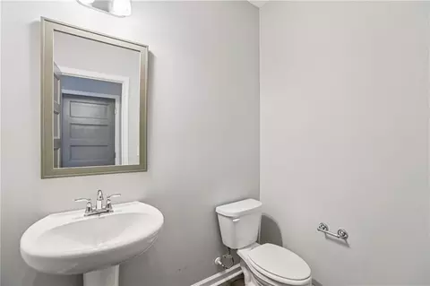 Bath - 91 Richmond Dr, Lagrange, GA 30240 photo 2 of 2
