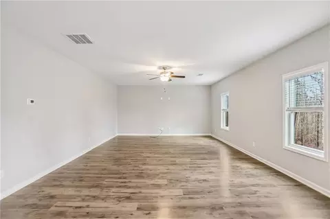 Living - 91 Richmond Dr, Lagrange, GA 30240 photo 2 of 4