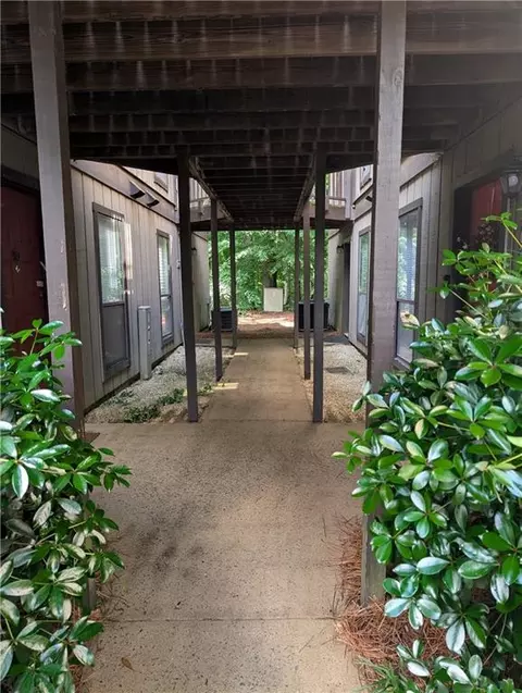 206 River Run Dr, Atlanta, GA 30350
