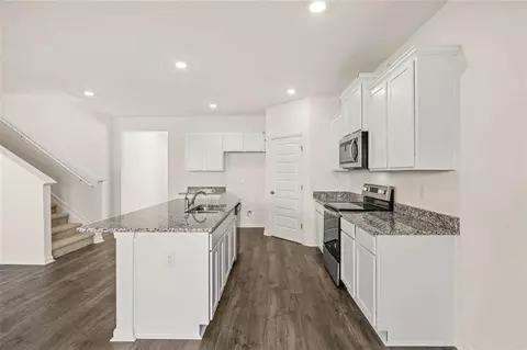 Kitchen - 408 Teamon Pointe Dr, Griffin, GA 30223 photo 3 of 3