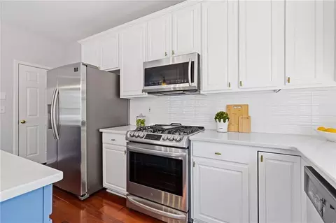 Kitchen - 731 Hexham Ct, Suwanee, GA 30024 photo 3 of 4