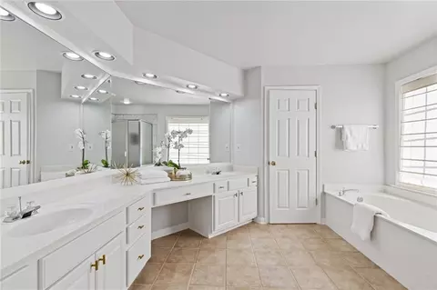 Bath - 731 Hexham Ct, Suwanee, GA 30024 photo 2 of 4