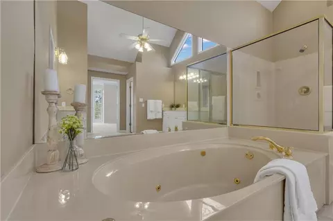 Bath - 12328 Edgewater Dr, Hampton, GA 30228 photo 3 of 8