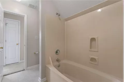 Bath - 12328 Edgewater Dr, Hampton, GA 30228 photo 6 of 8