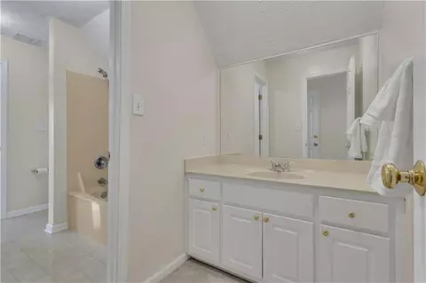 Bath - 12328 Edgewater Dr, Hampton, GA 30228 photo 5 of 8