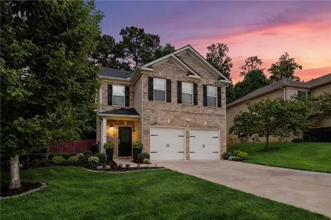 6608 Oak Hill Pass, Fairburn, GA 30213